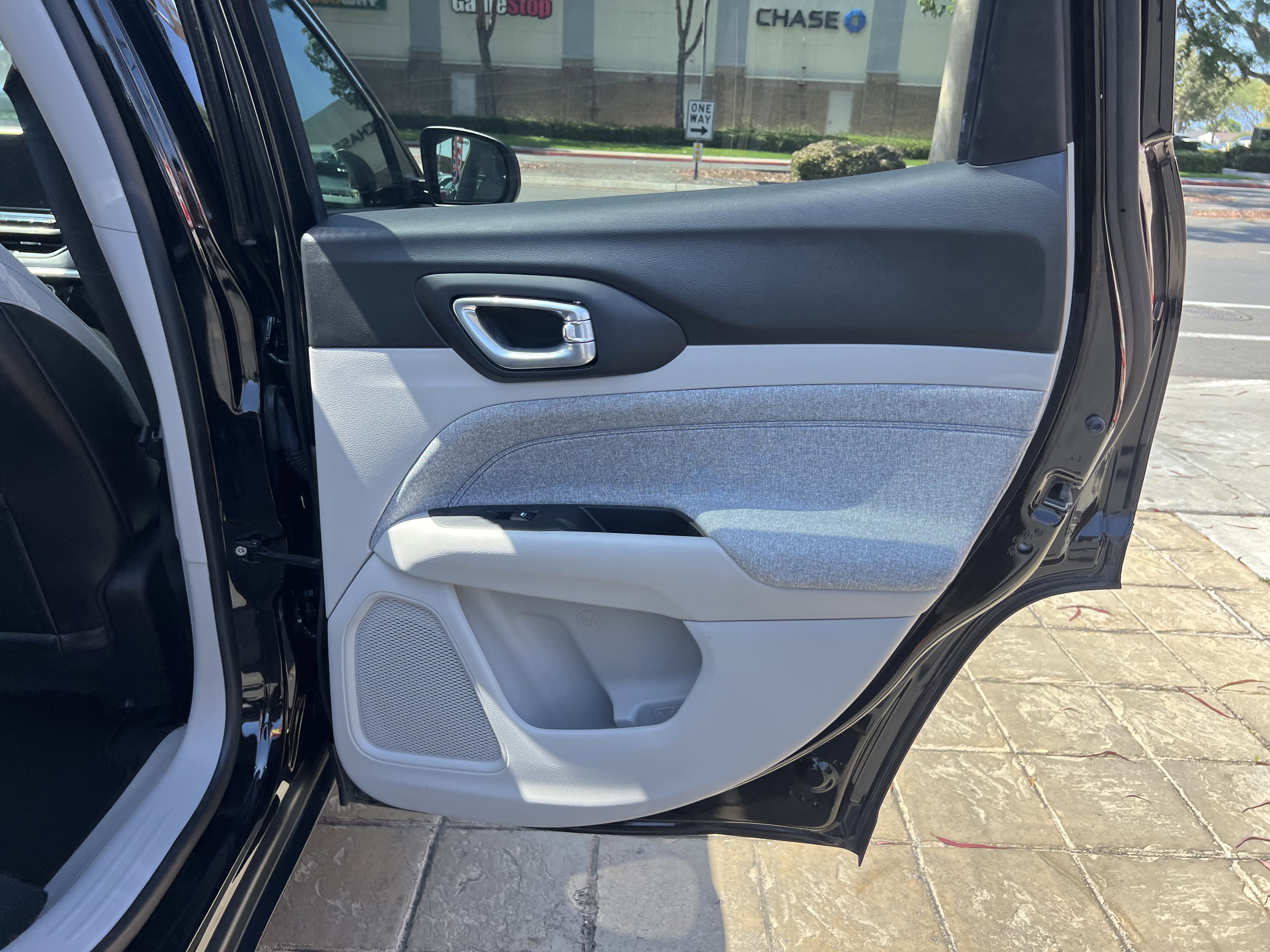Used 2022 Jeep Compass Latitude AWD/4WD image 32