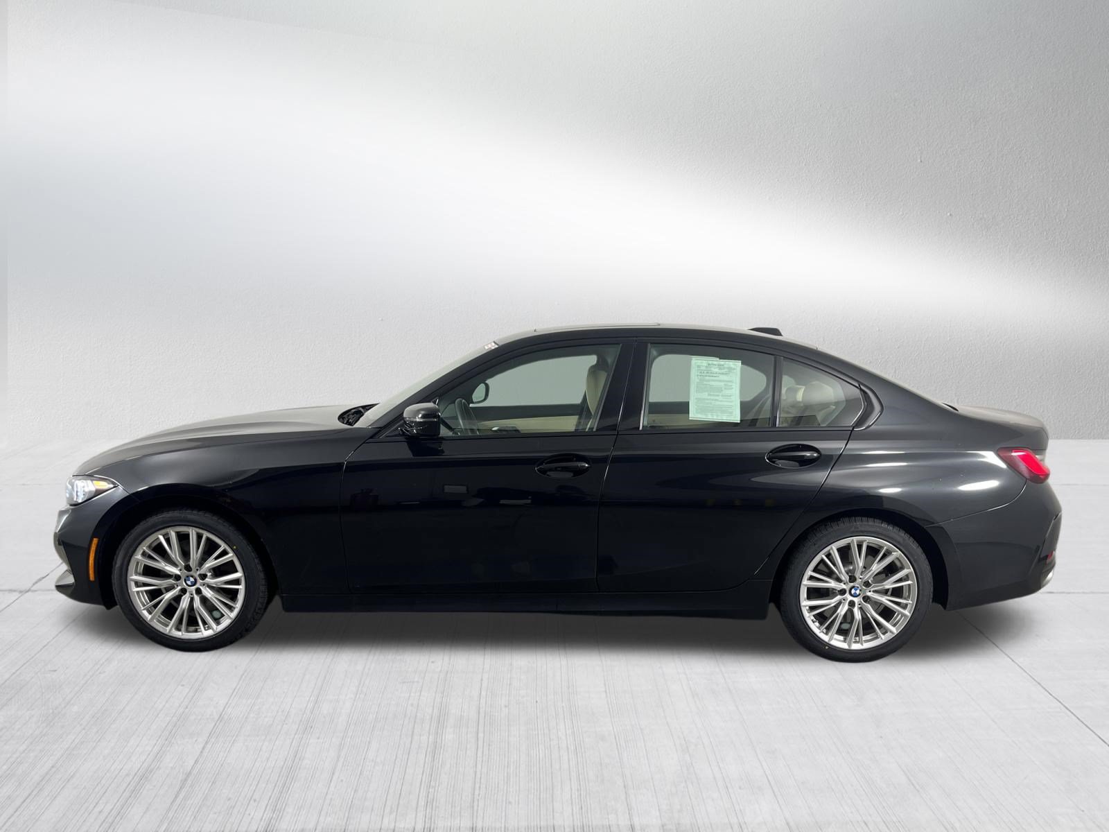 Used 2023 BMW 330i xDrive Sedan w/ Driving Assistance Package AWD/4WD image 4