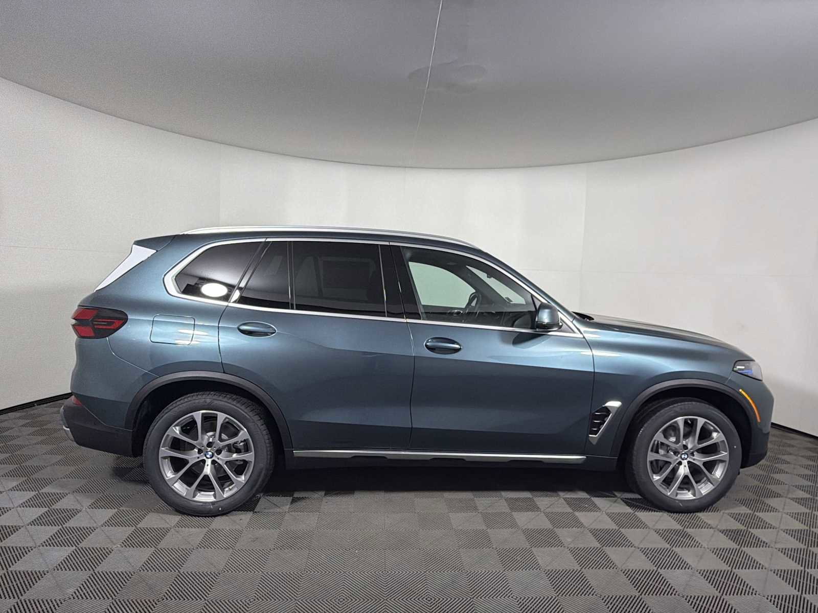 New 2026 BMW X5 xDrive40i w/ Premium Package image 8