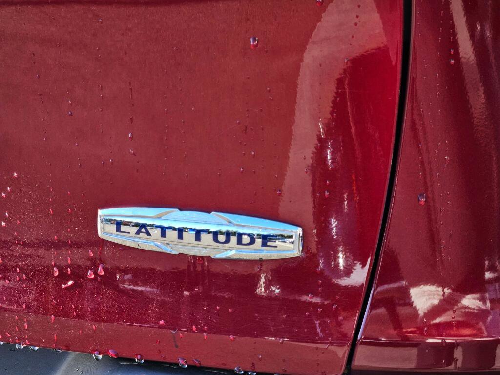 Used 2018 Jeep Cherokee Latitude Plus w/ Comfort/Convenience Group image 10