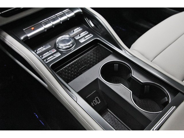 Used 2026 Lincoln Nautilus Premier AWD/4WD image 33
