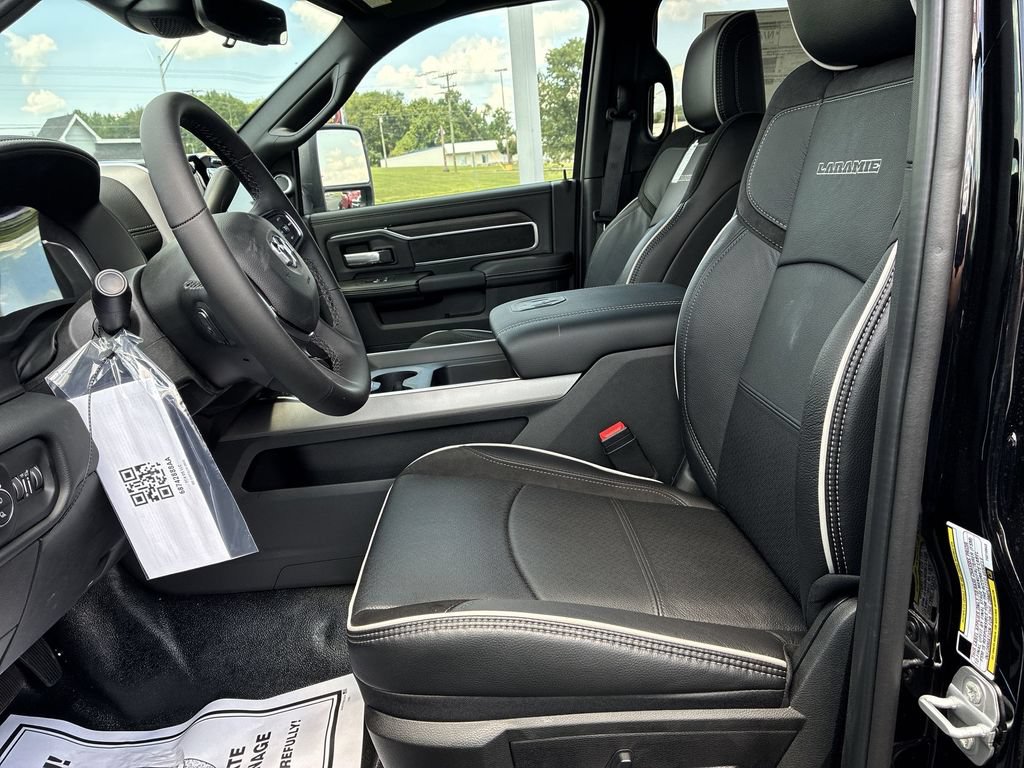 New 2026 RAM 4500 4x4 Crew Cab DRW w/ Laramie Trim Package image 11
