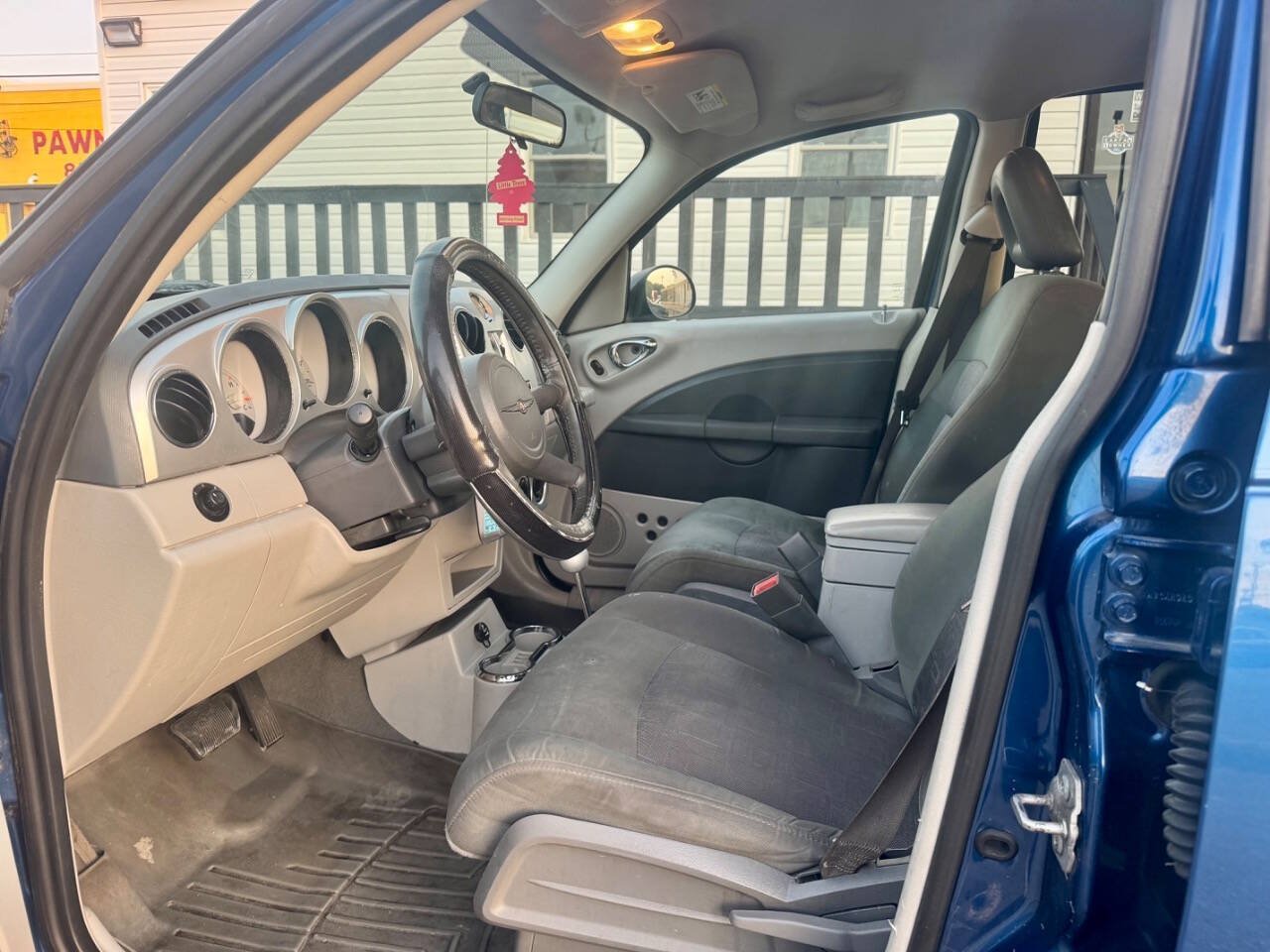 Used 2010 Chrysler PT Cruiser FWD image 10
