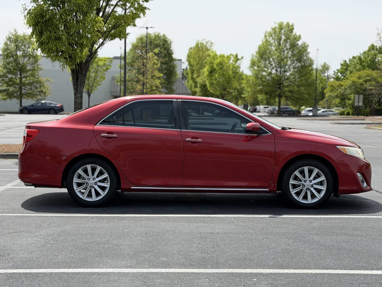Used 2014 Toyota Camry XLE w/ Leather Package FWD image 8