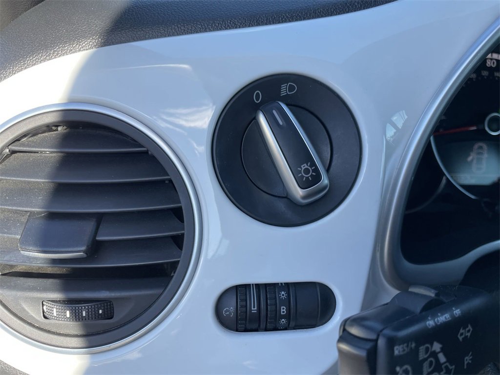 Used 2015 Volkswagen Beetle 1.8T image 17