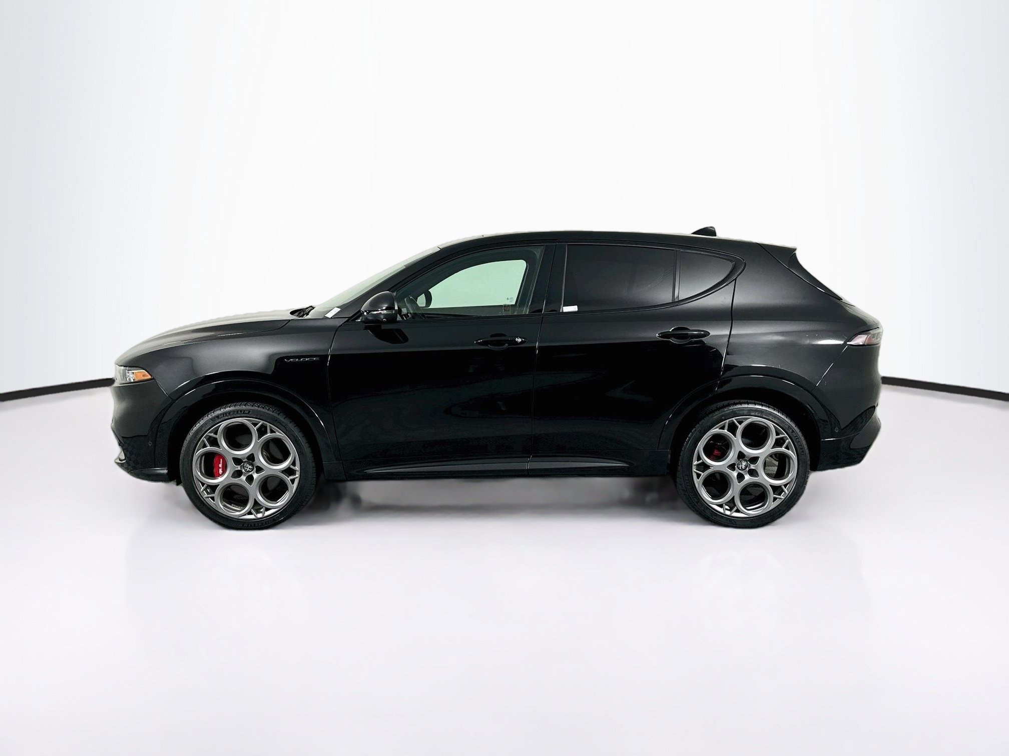 Used 2025 Alfa Romeo Tonale w/ Premium Package AWD/4WD image 4