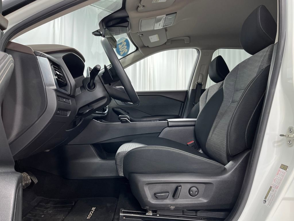 Used 2021 Nissan Rogue SV image 10