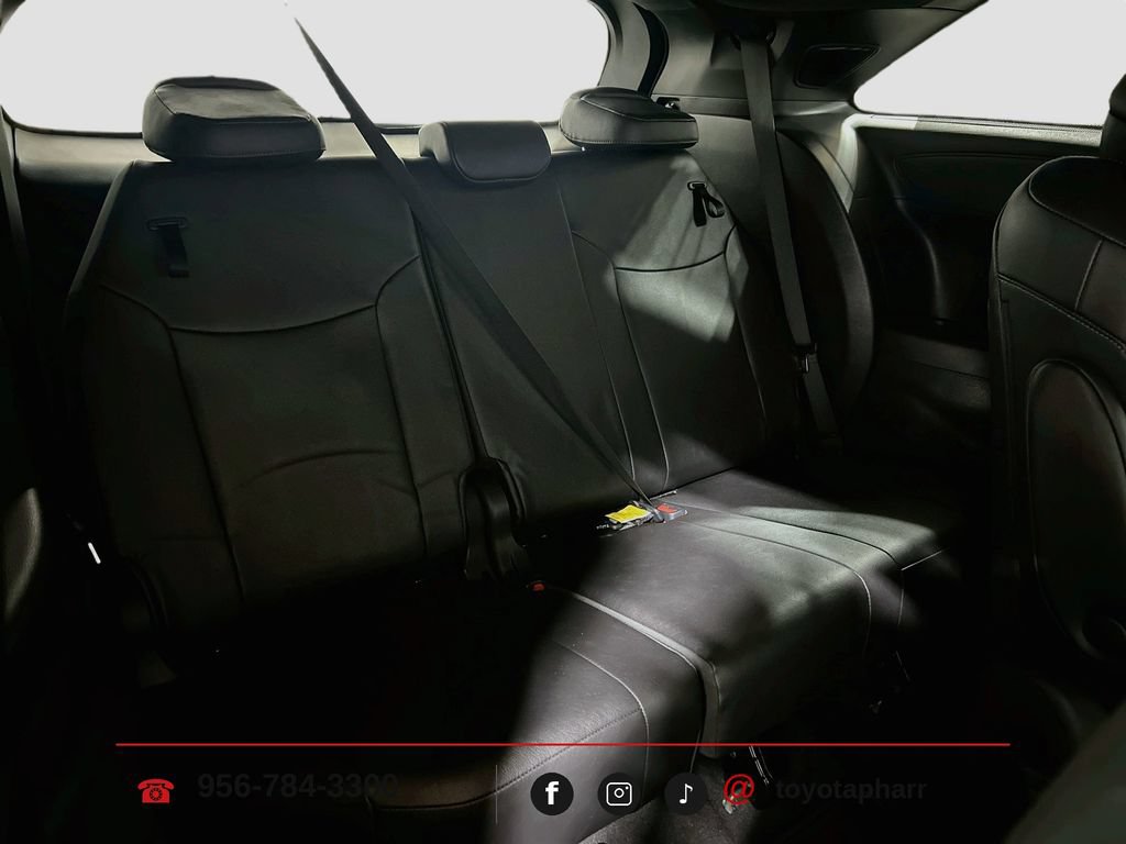Used 2025 Toyota Sienna Platinum FWD image 28