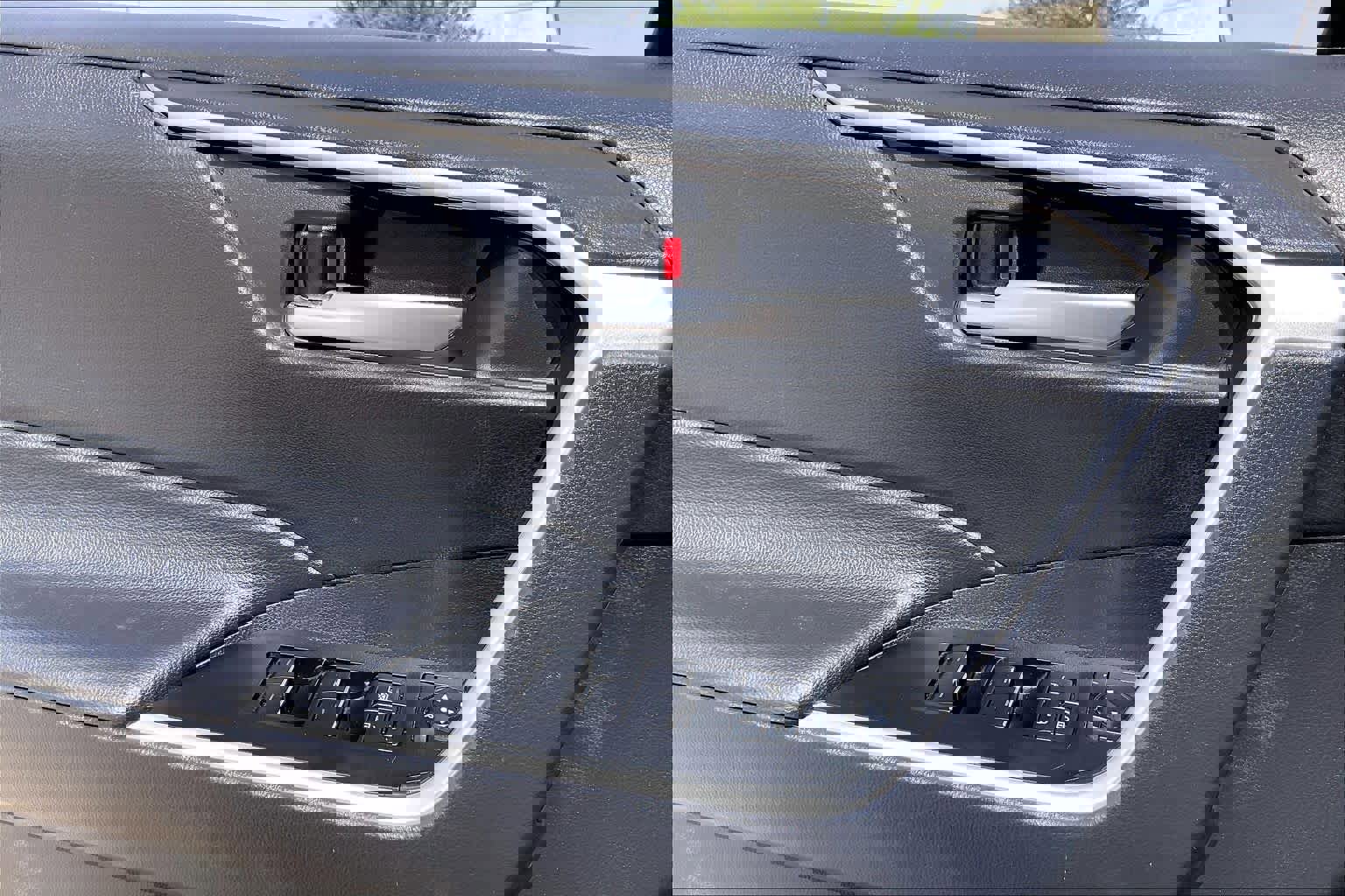 Used 2025 Toyota RAV4 XLE image 35