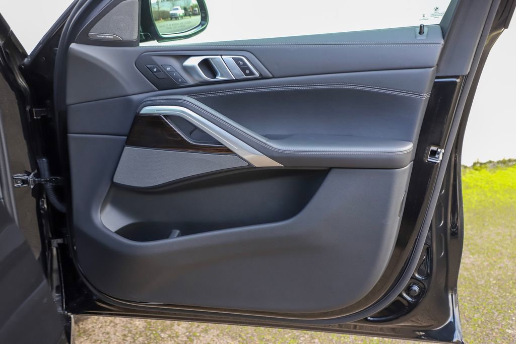 Used 2024 BMW X6 xDrive40i w/ Executive Package image 40