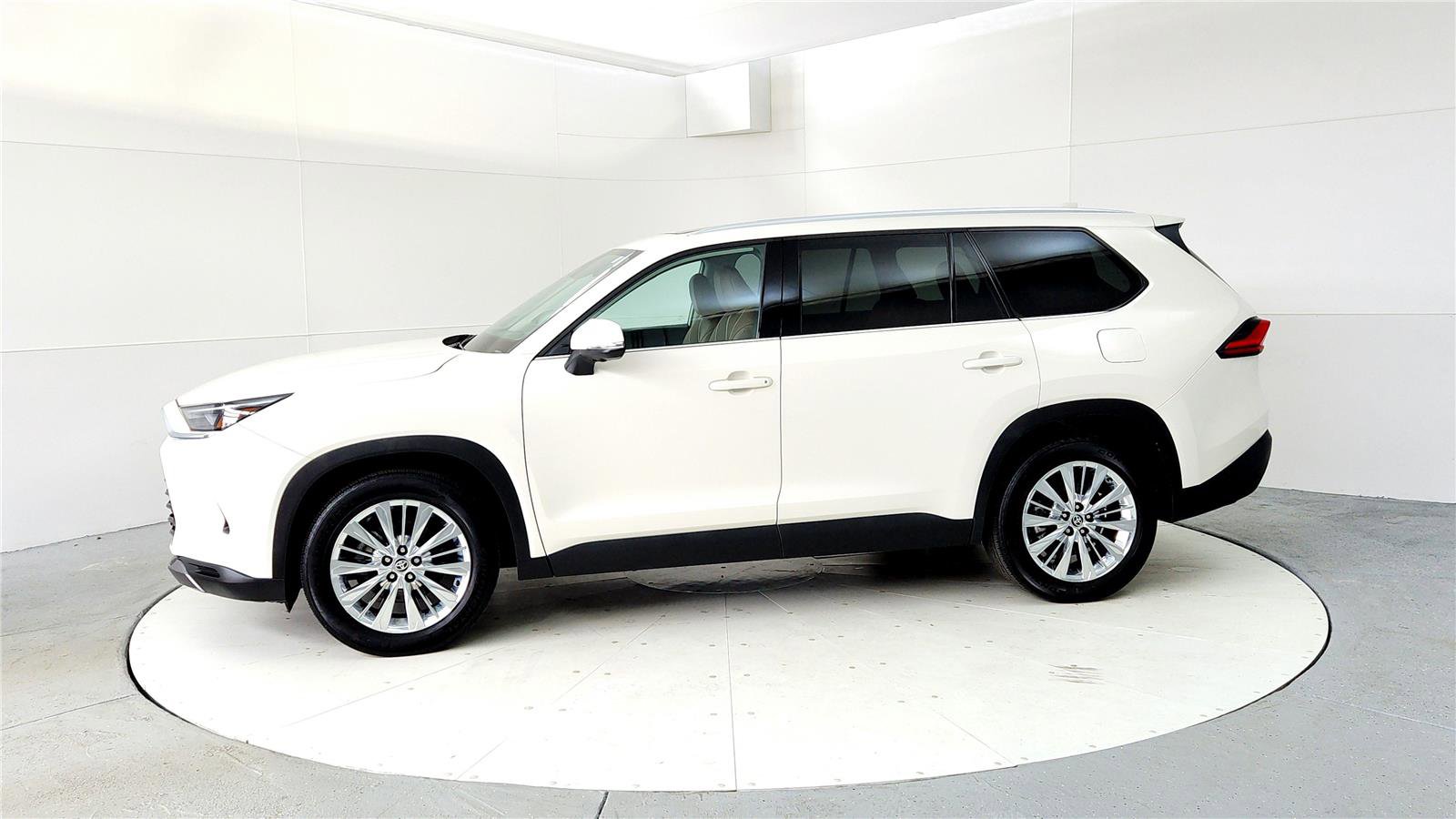 Certified 2024 Toyota Grand Highlander Platinum image 3