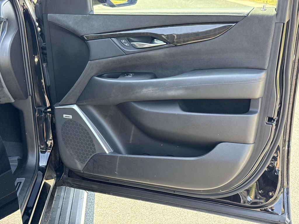 Used 2019 Cadillac Escalade Platinum AWD/4WD image 27