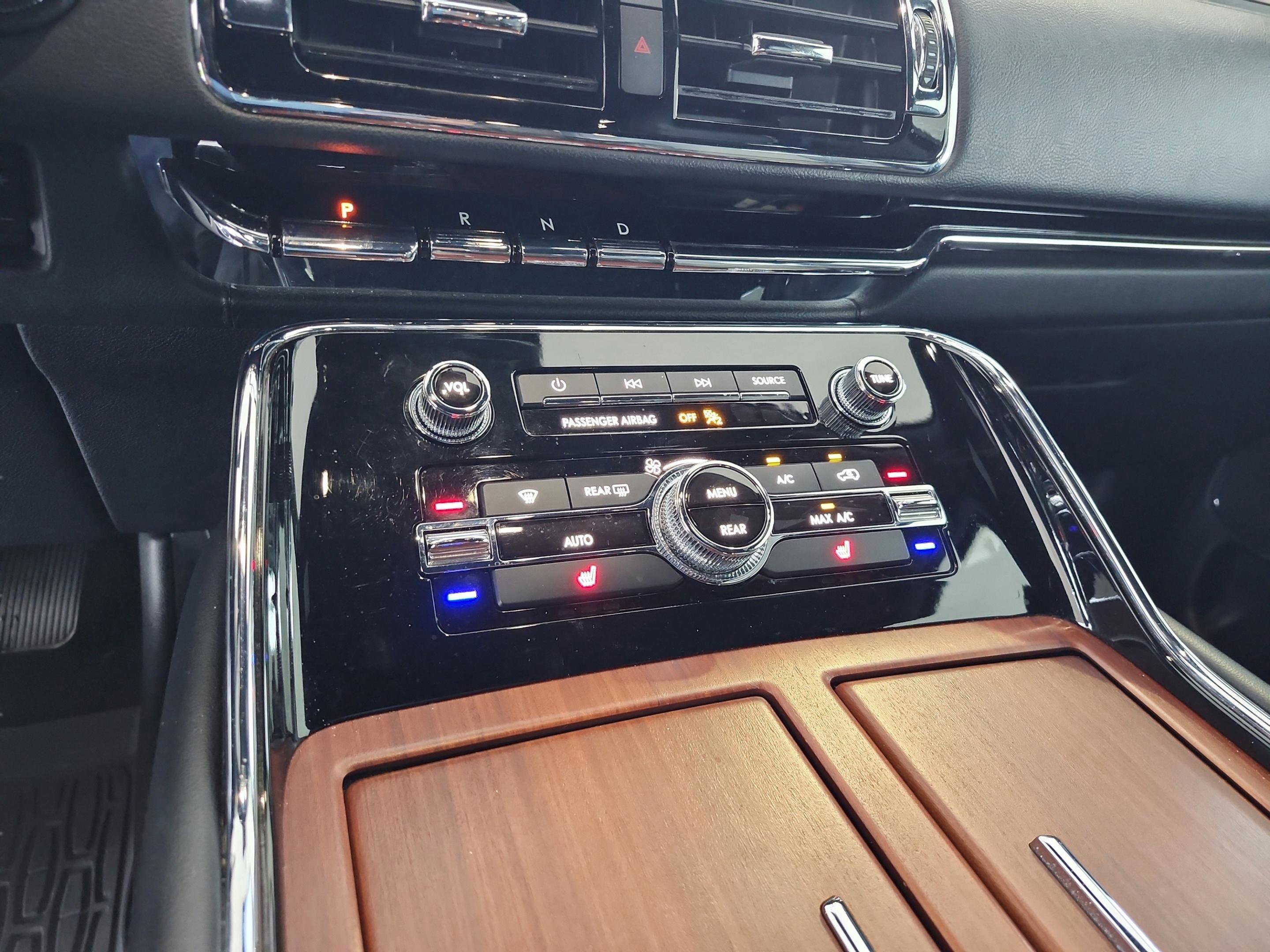 Used 2018 Lincoln Navigator Select w/ Technology Package image 32