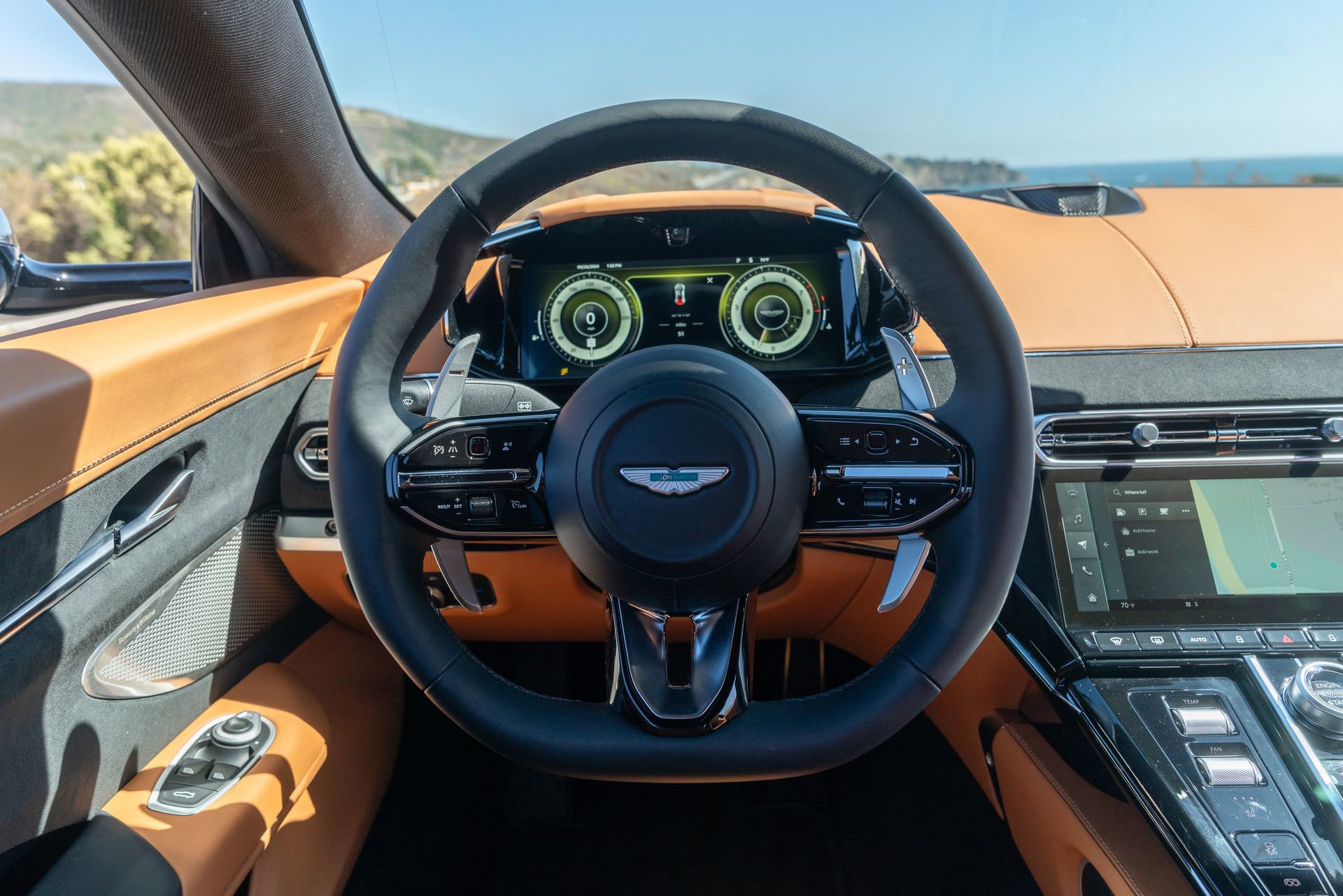 Used 2025 Aston Martin V8 Vantage Coupe RWD image 19