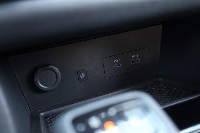 Certified 2025 Nissan Pathfinder Platinum FWD image 17