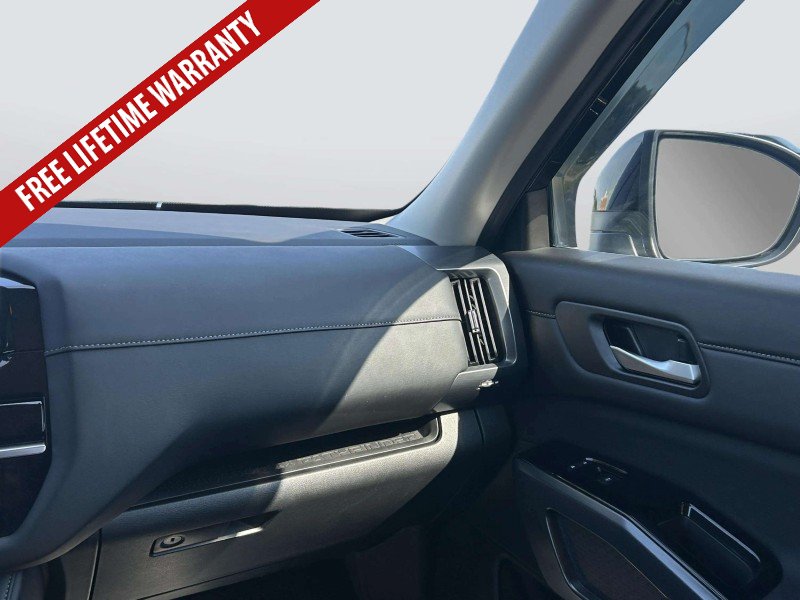 Used 2025 Nissan Pathfinder SL AWD/4WD image 21