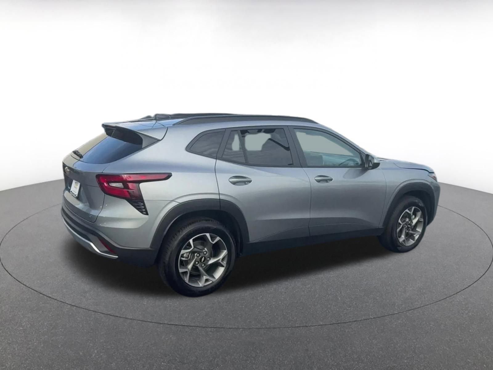 Used 2025 Chevrolet Trax LT w/ LT Convenience Package image 14