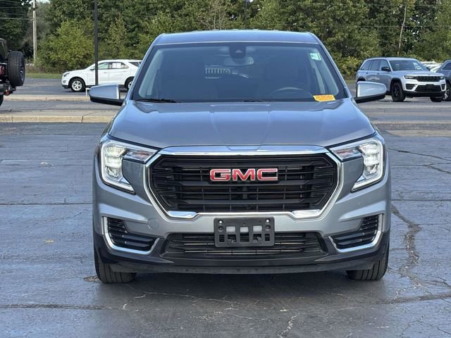 Used 2024 GMC Terrain SLE image 27