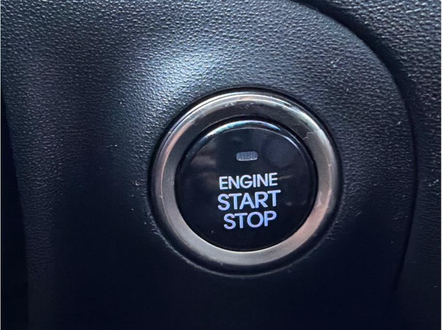Used 2015 Hyundai Genesis 3.8 RWD image 18