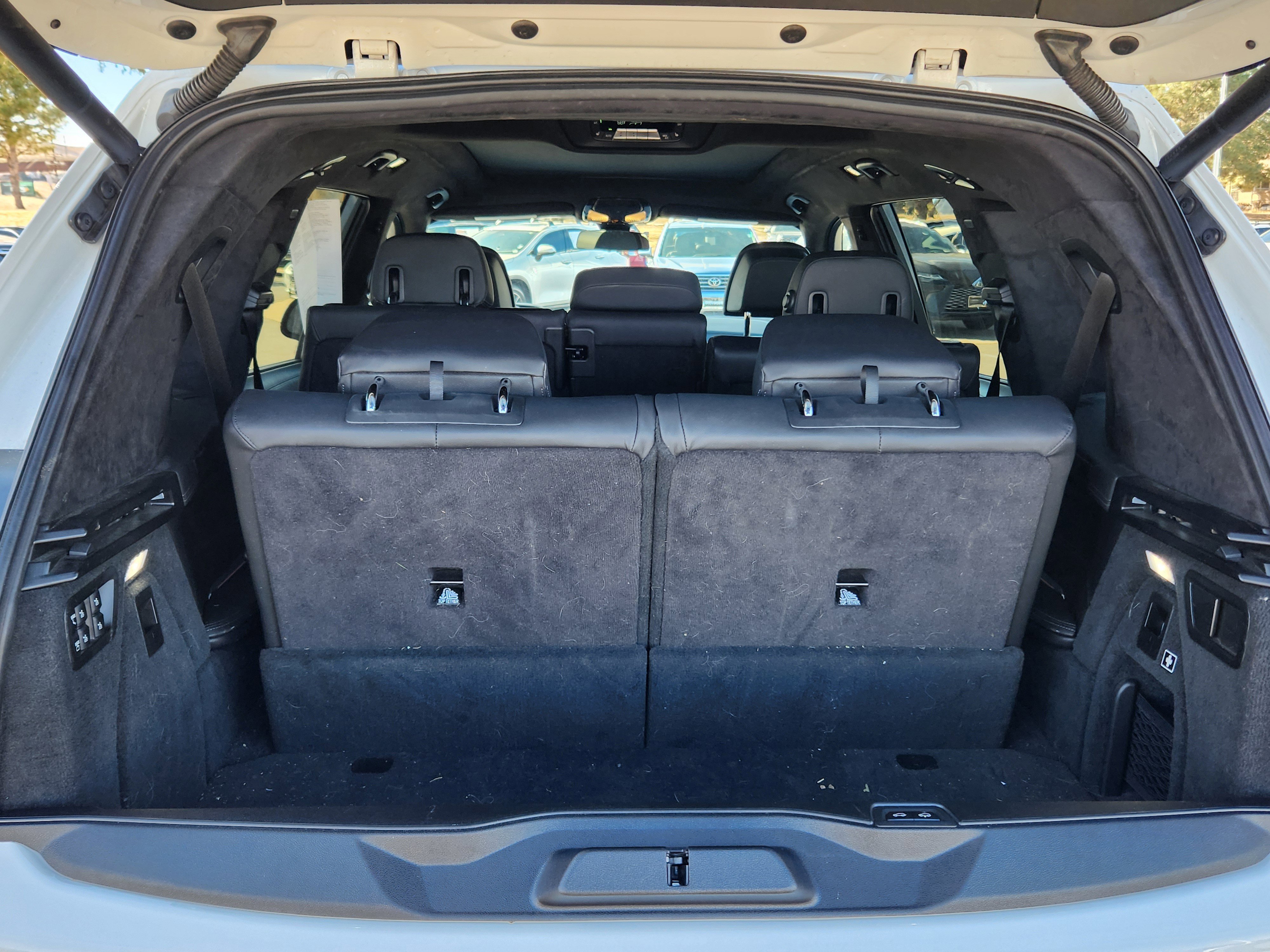 Used 2021 BMW X7 M50i w/ Executive Package image 24