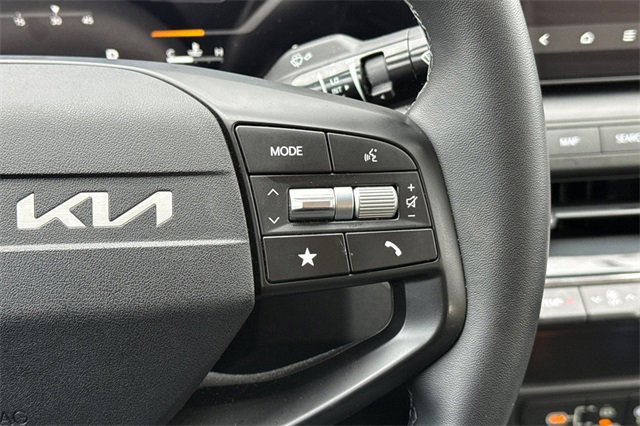 Certified 2025 Kia K4 EX image 30