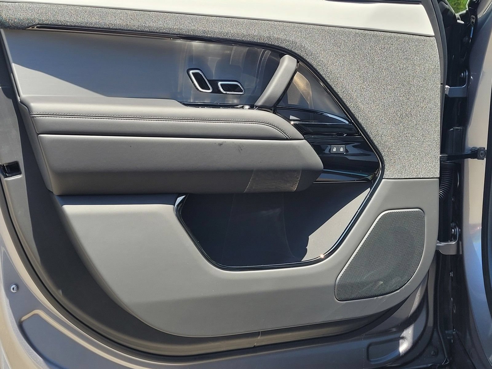 New 2025 Land Rover Range Rover Sport Dynamic SE AWD/4WD image 11
