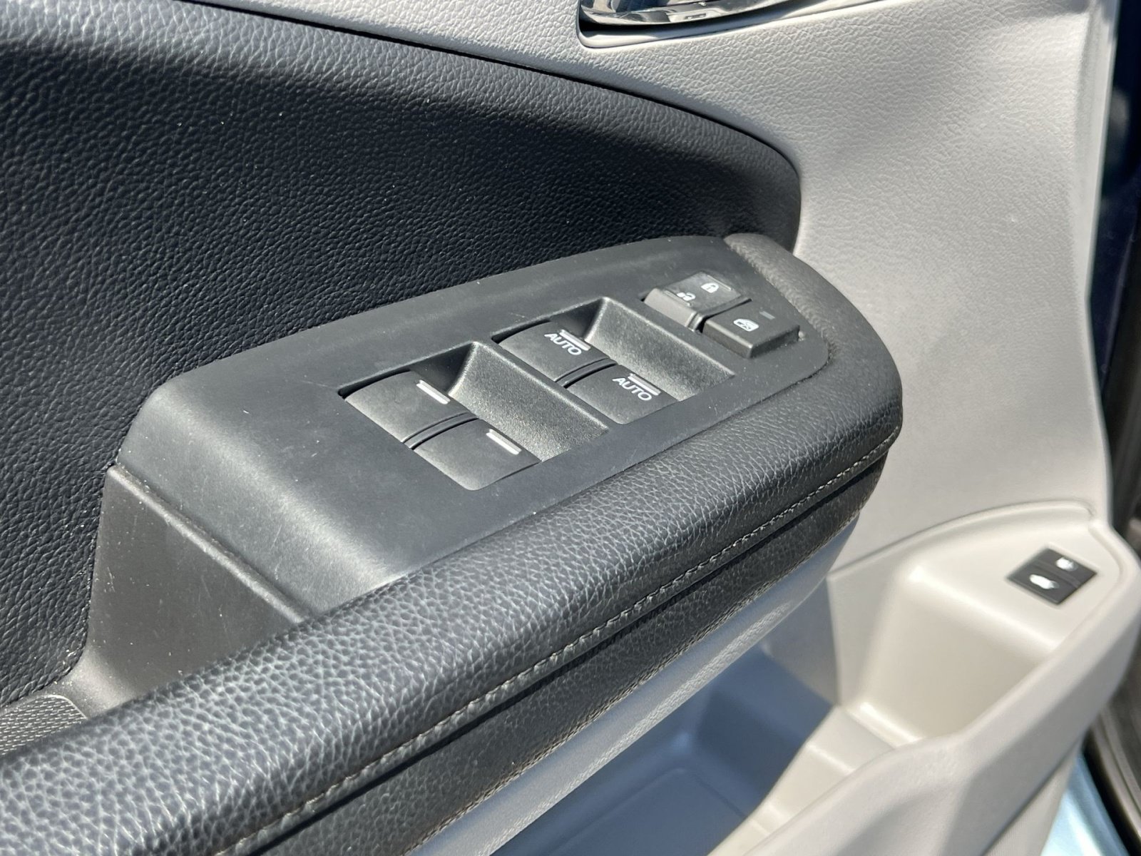 Used 2021 Honda Pilot Touring image 12