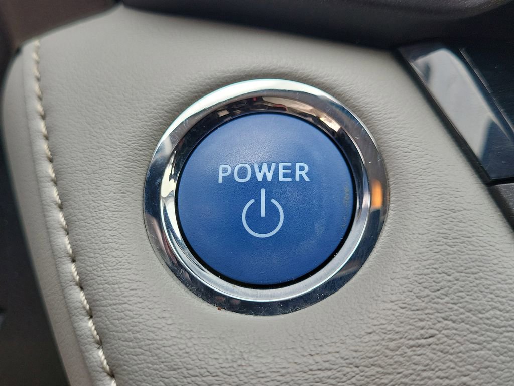 Used 2016 Toyota RAV4 Limited image 23