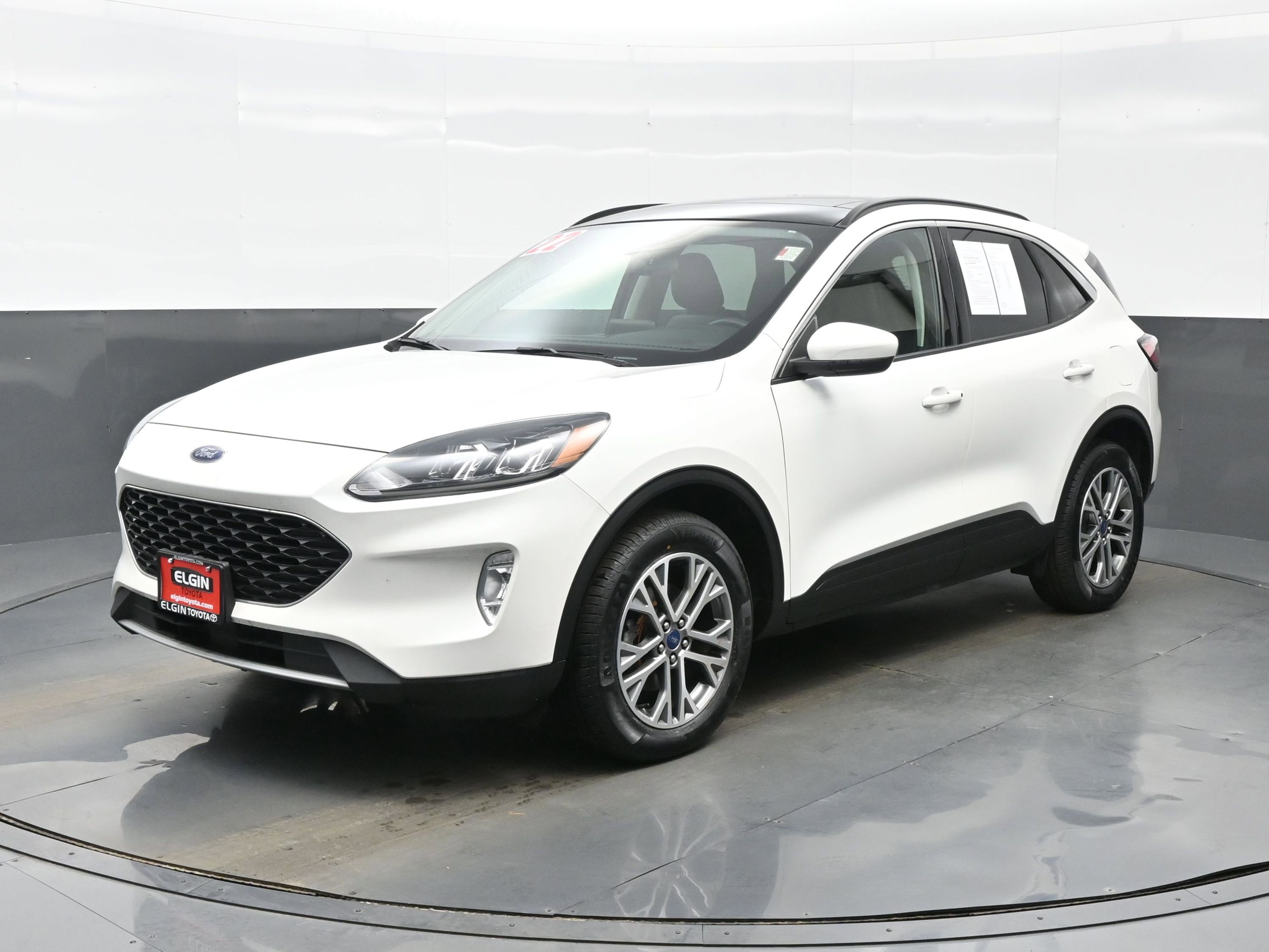 Used 2022 Ford Escape SEL image 2