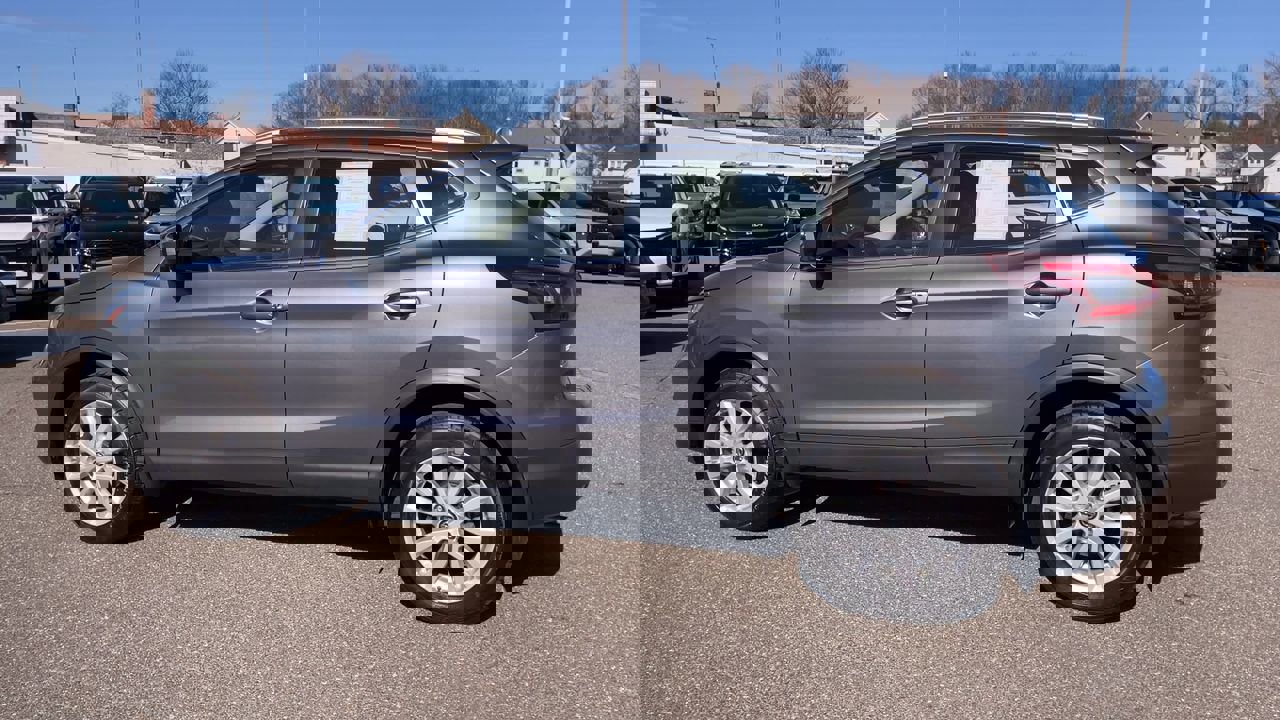 Used 2022 Nissan Rogue Sport SV w/ Technology Package image 6