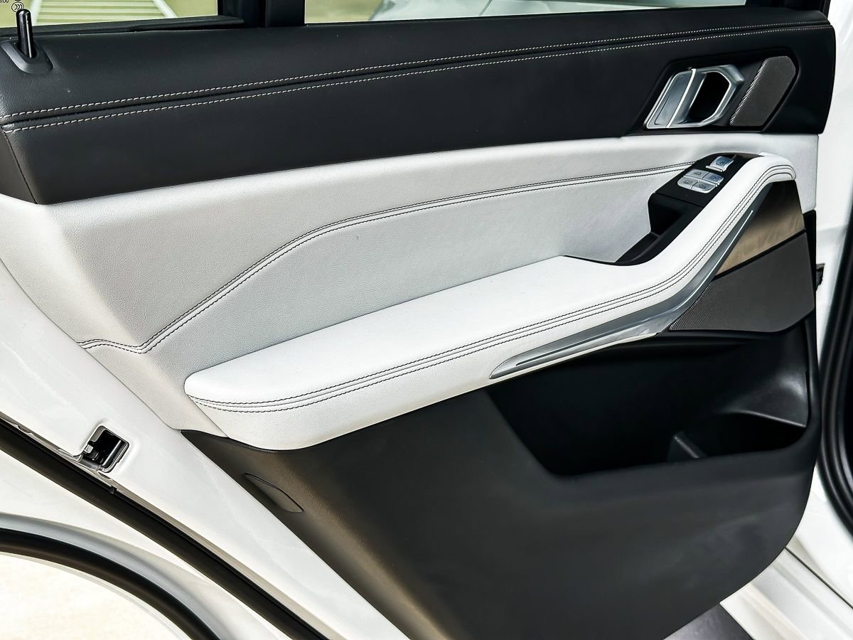 Certified 2024 BMW X7 xDrive40i w/ Executive Package image 32