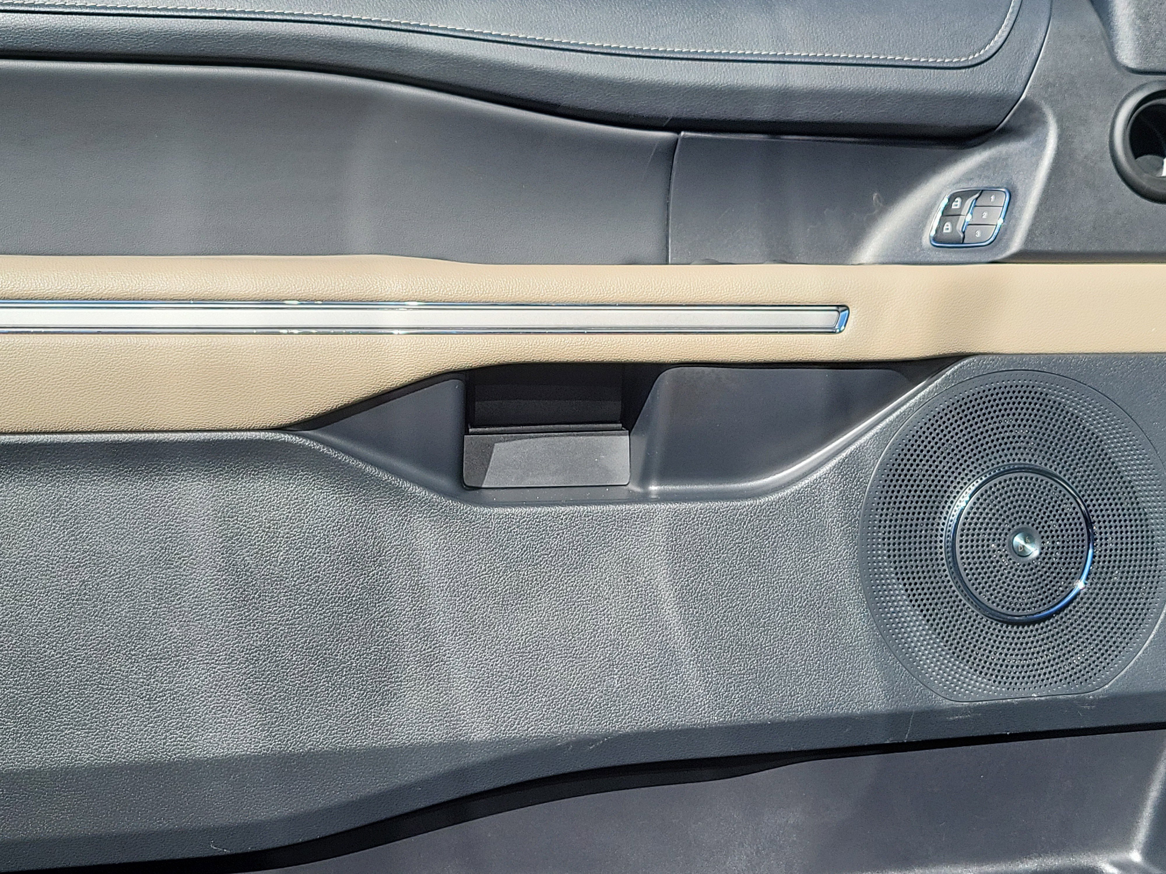 Used 2024 Ford Expedition Limited image 6