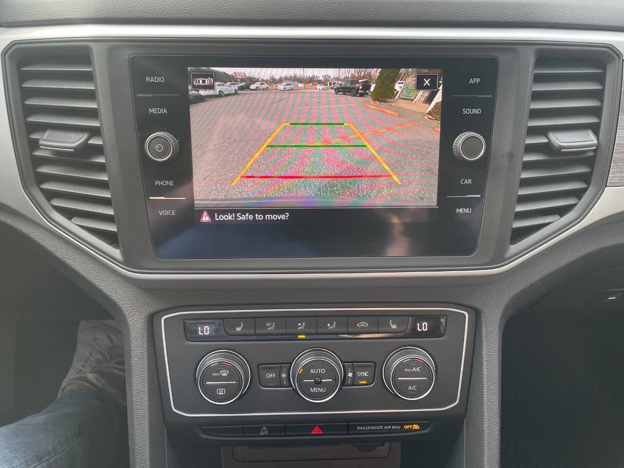 Used 2021 Volkswagen Atlas Cross Sport SE image 25