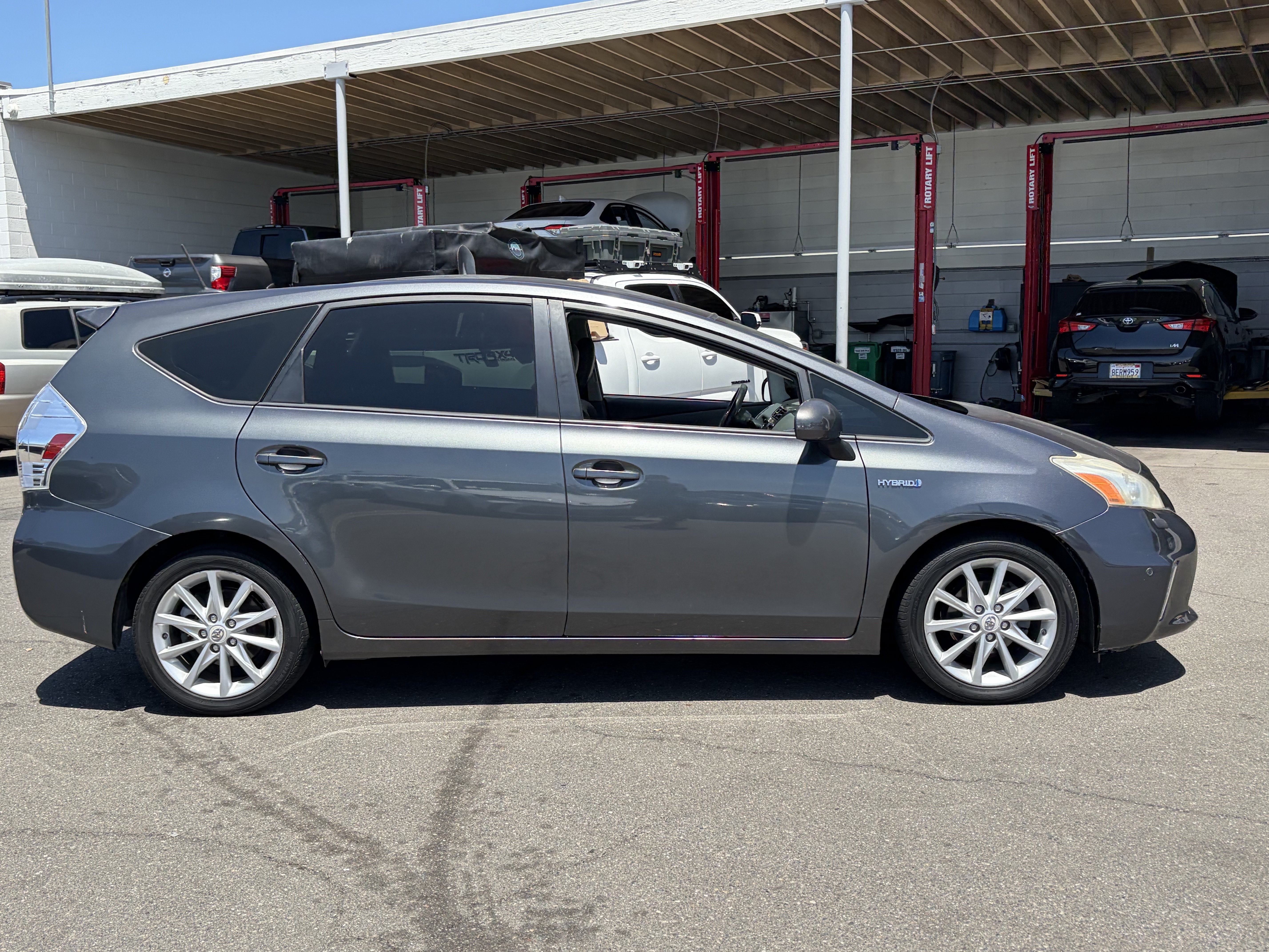 Used 2012 Toyota Prius V Five FWD image 2