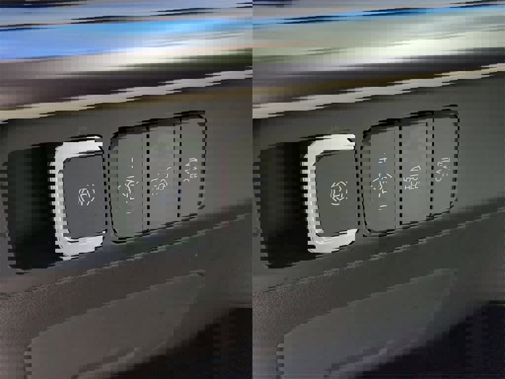 Used 2025 Hyundai Santa Fe SE w/ Tow & Go Package image 21