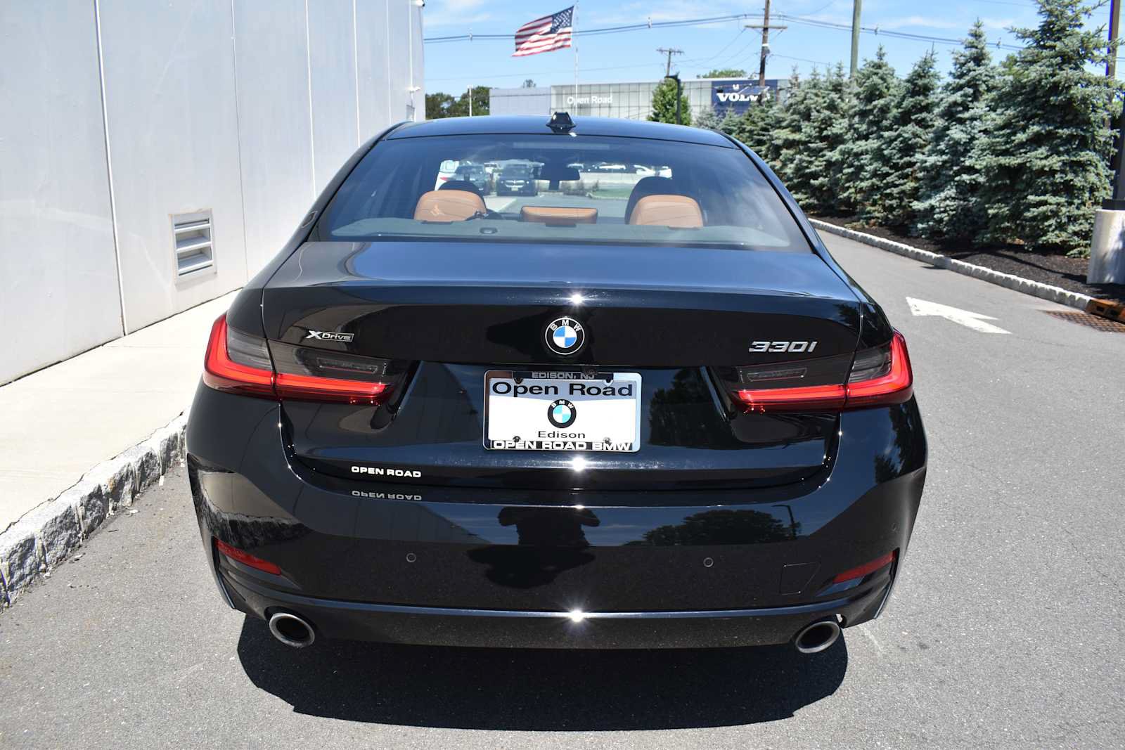 Used 2023 BMW 330i xDrive Sedan w/ Premium Package AWD/4WD image 6