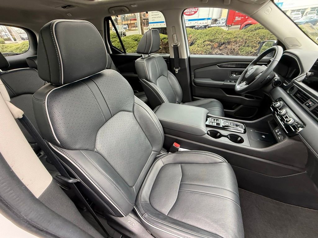 Used 2023 Honda Pilot Elite image 45