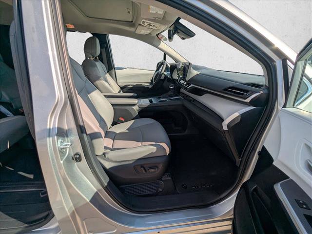 Used 2025 Toyota Sienna XLE image 21