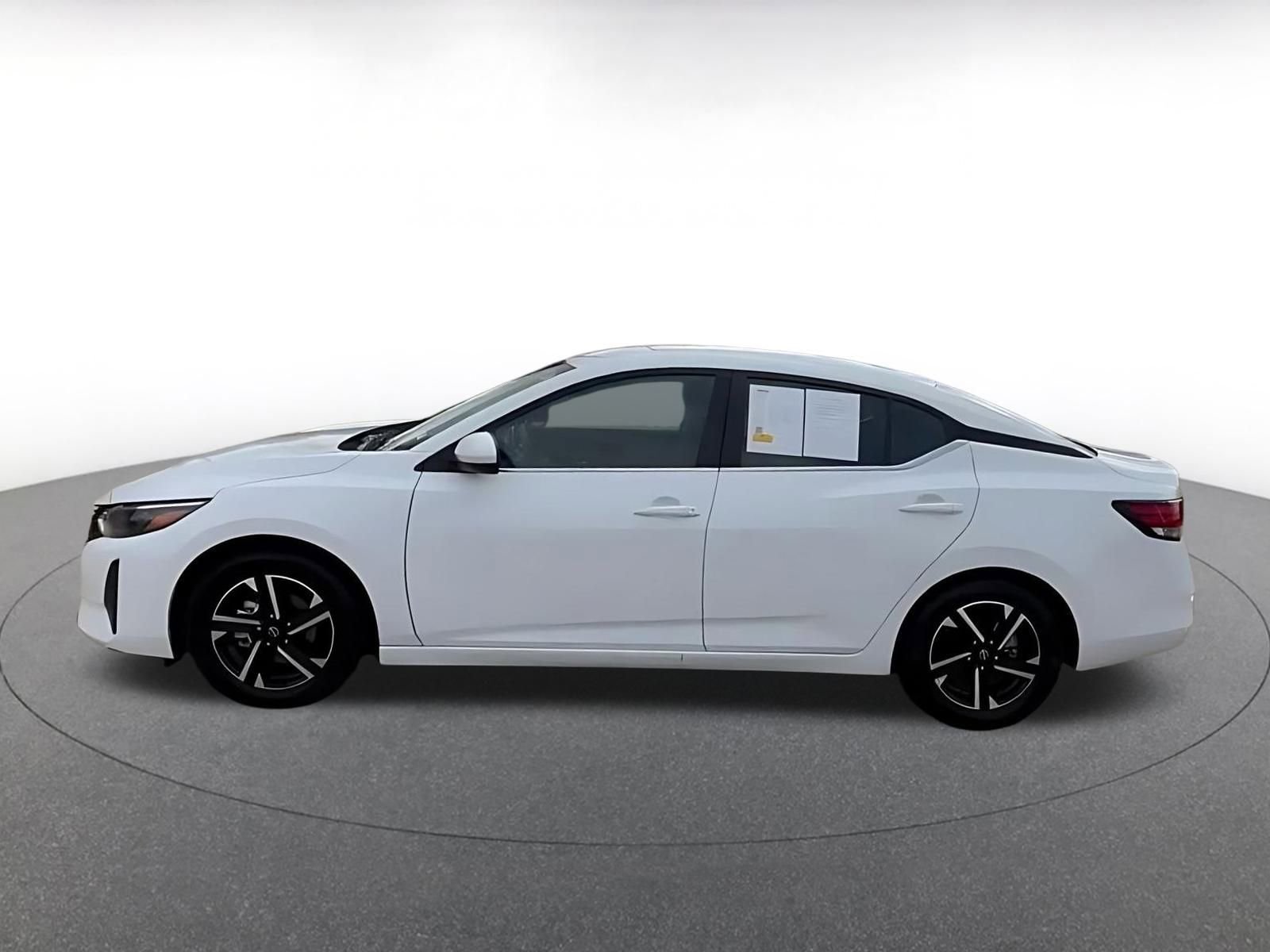 Used 2025 Nissan Sentra SV image 9