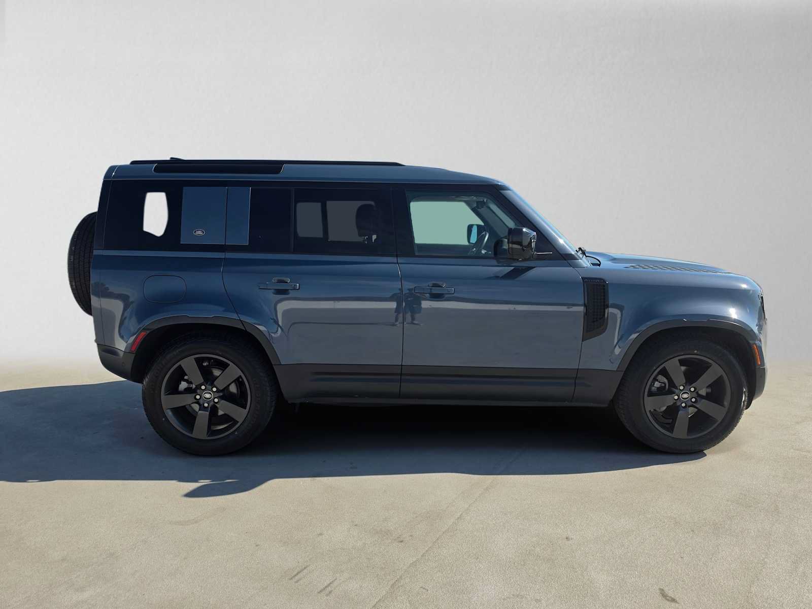 Used 2023 Land Rover Defender 110 AWD/4WD image 6