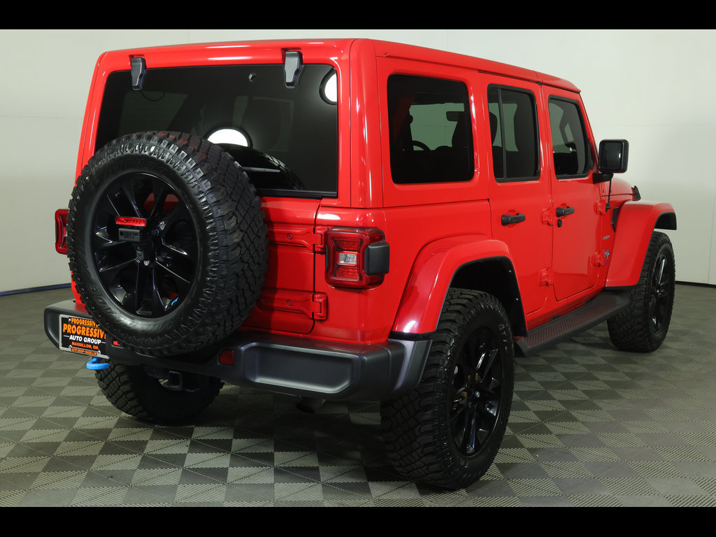 Used 2022 Jeep Wrangler Unlimited Sahara AWD/4WD image 16