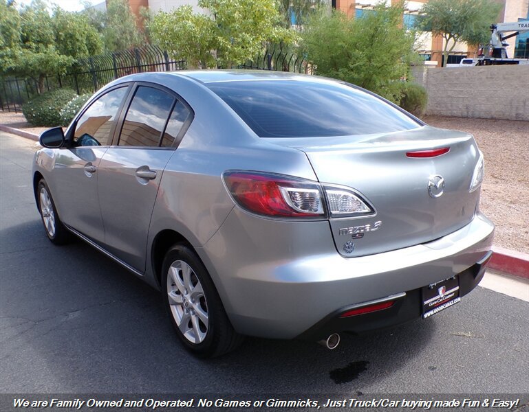 Used 2011 MAZDA MAZDA3 i Touring FWD image 8