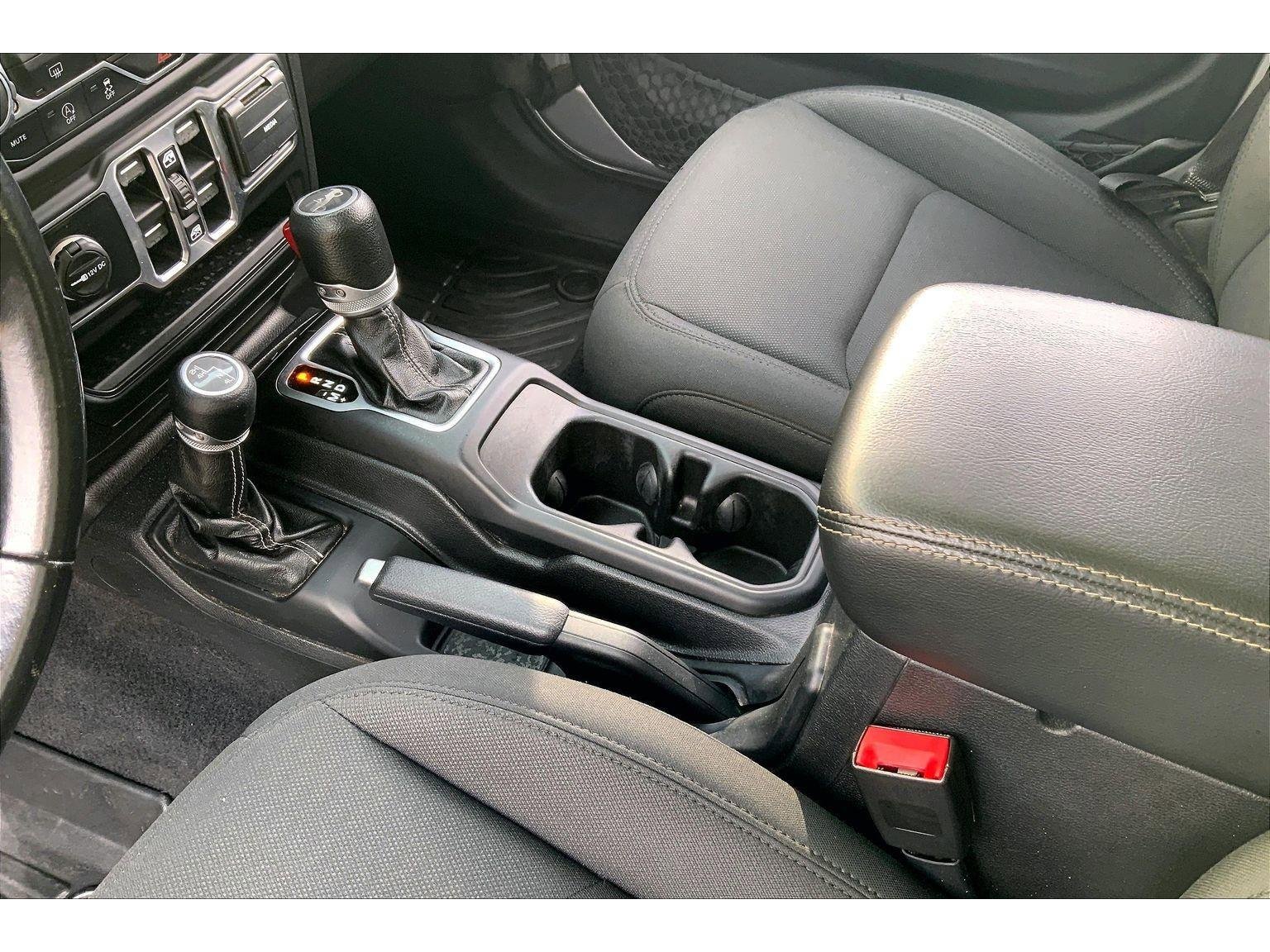 Used 2019 Jeep Wrangler Unlimited Sahara image 14