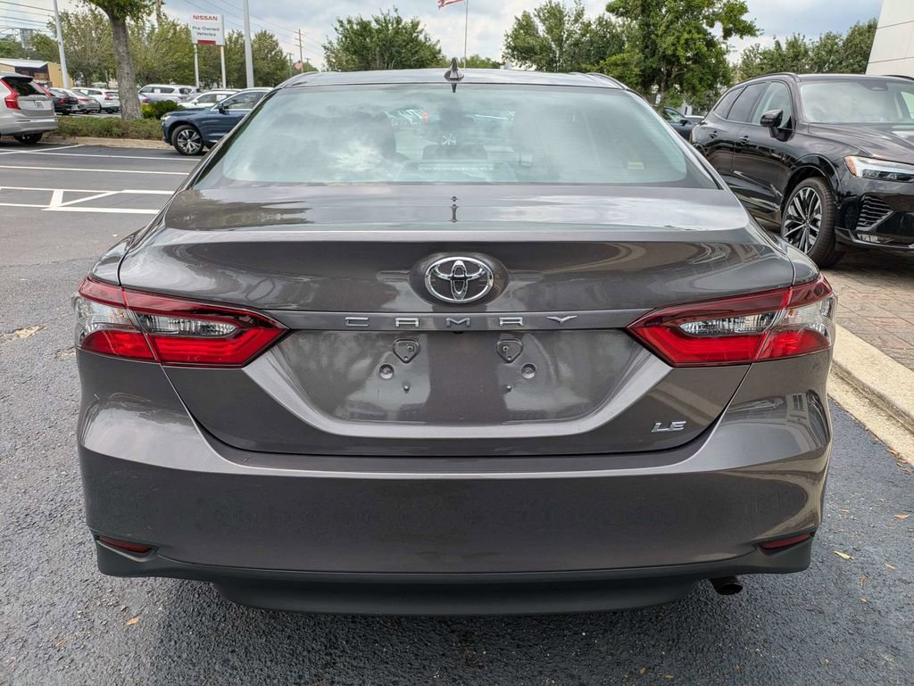 Used 2022 Toyota Camry LE FWD image 5