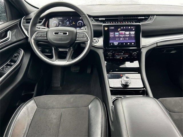 Used 2023 Jeep Grand Cherokee Altitude image 13