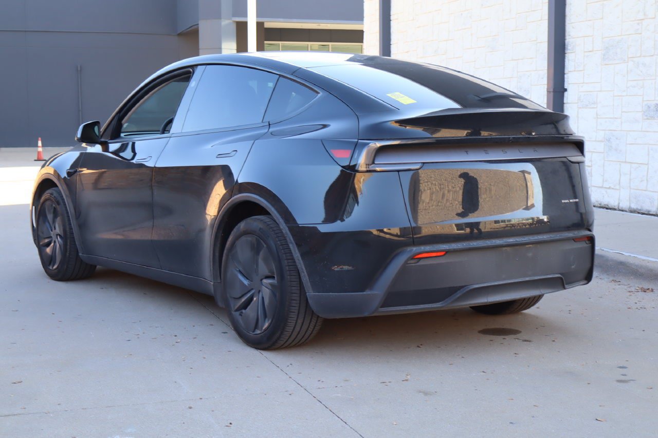 Used 2026 Tesla Model Y Long Range AWD/4WD image 3