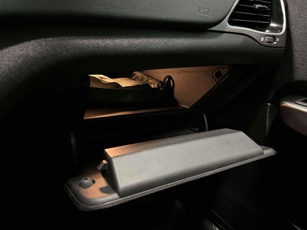 Used 2021 Jeep Cherokee Limited image 37