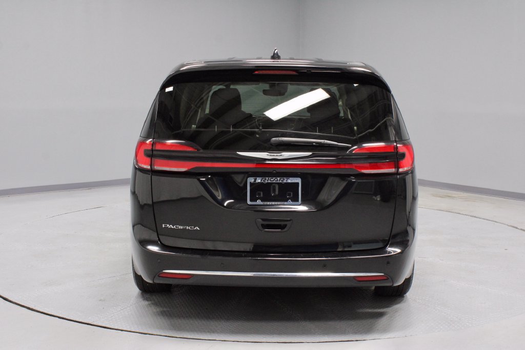 Used 2024 Chrysler Pacifica Touring-L FWD image 10