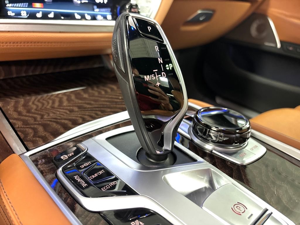 Used 2021 BMW 750i xDrive w/ Executive Package image 41