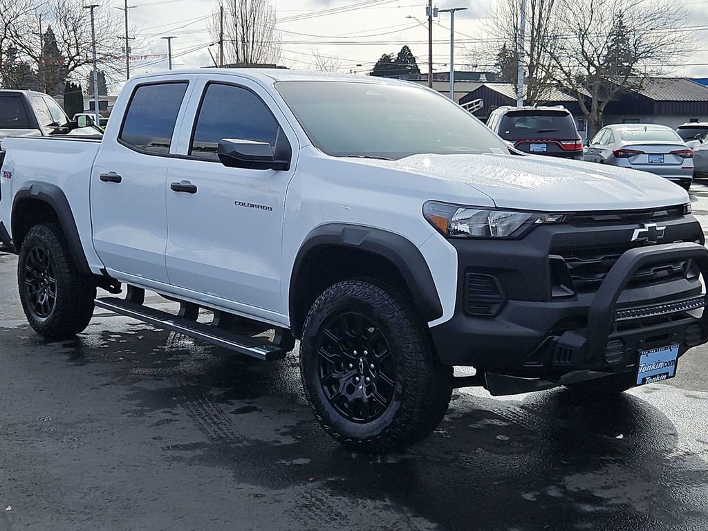 Used 2025 Chevrolet Colorado Trail Boss w/ Off-Road Front Bumper Package image 8